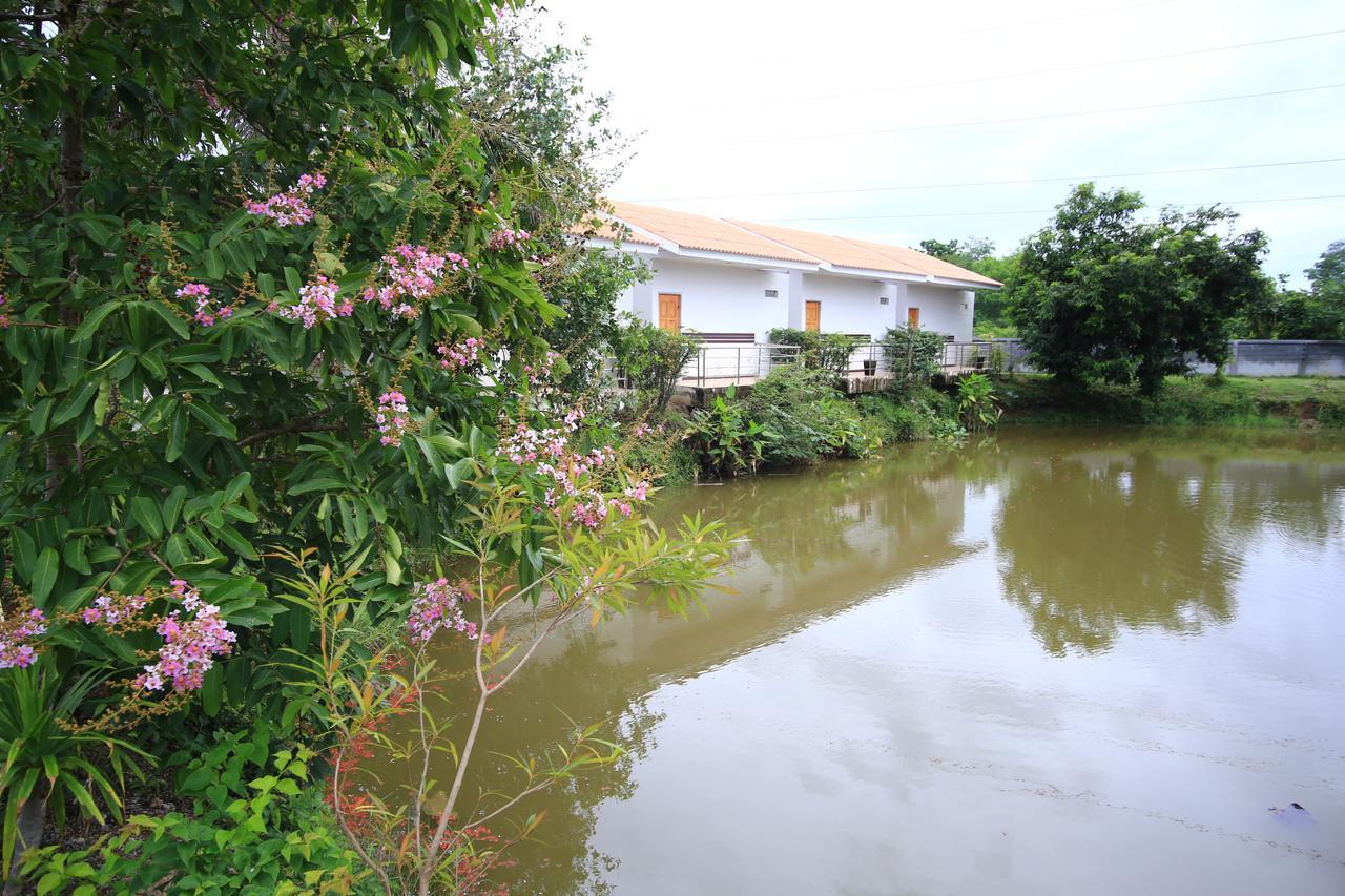 Baanpooya Hotel And Resort Tak Eksteriør billede